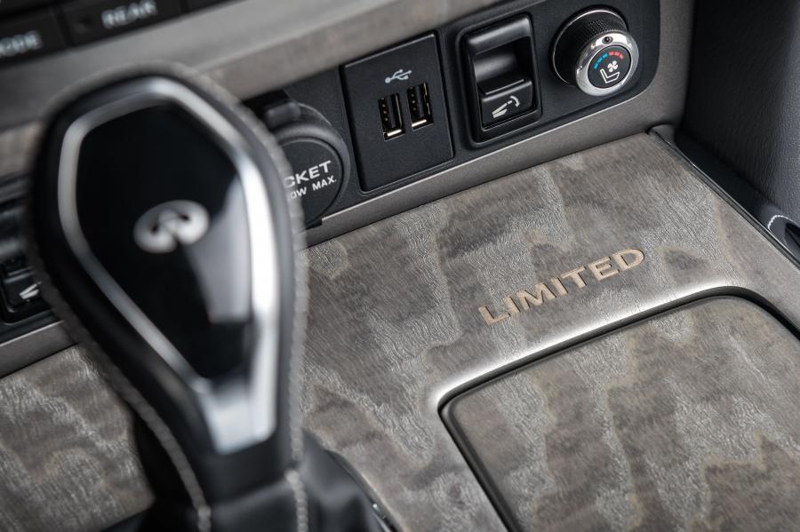 Детали интерьера Infiniti QX80 5.6 Limited 2018 года  (NA) (фото 6 из 45)